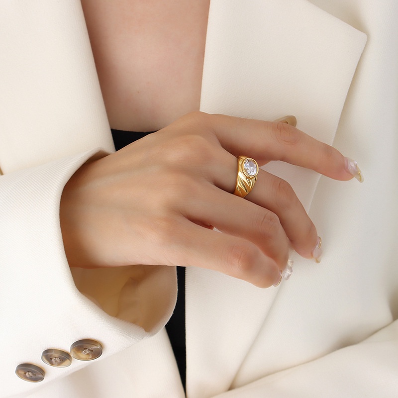 Nhẫn Thép Titan Đính Đá Zircon Màu Trắng / Xanh Lá Độc Đáo Không Phai A391