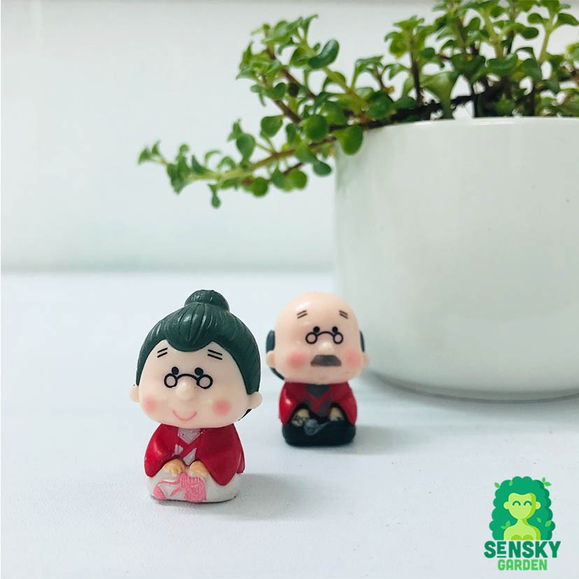 PHỤ KIỆN BÀ NGOẠI MẶC ÁO ĐỎ