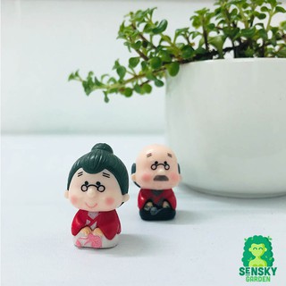 PHỤ KIỆN BÀ NGOẠI MẶC ÁO ĐỎ