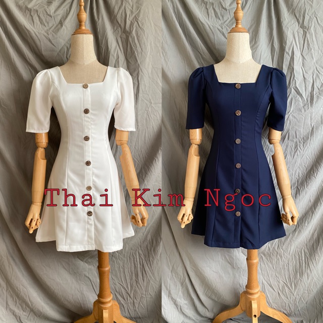 Đầm cổ vuông 6 nút gỗ