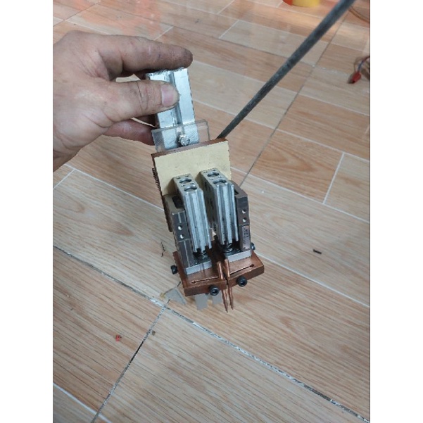 Trụ hàn cân lực  gật bằng tay
