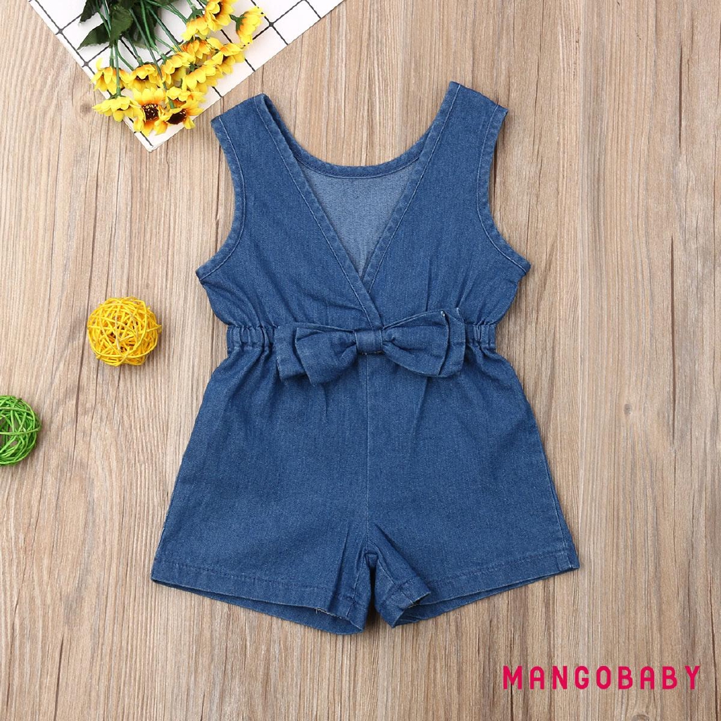 Trang phục jumpsuit denim in hình hoạt hình xinh xắn cho bé gái