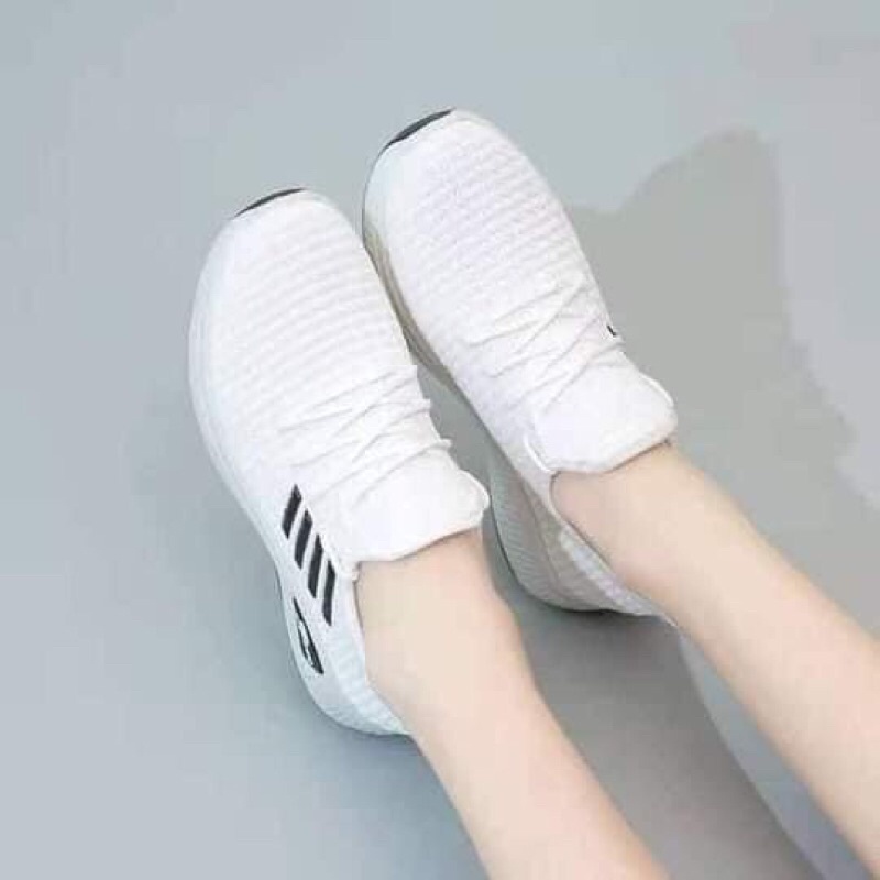 Giày thể thao nữ bốn vạch đế nhẹ vải mềm êm chân 2021