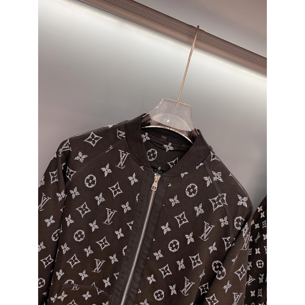 Set bộ đồ nam thời trang cao cấp Louis Vuitton LV thiết kế trẻ trung và năng động với phong cách thể thao