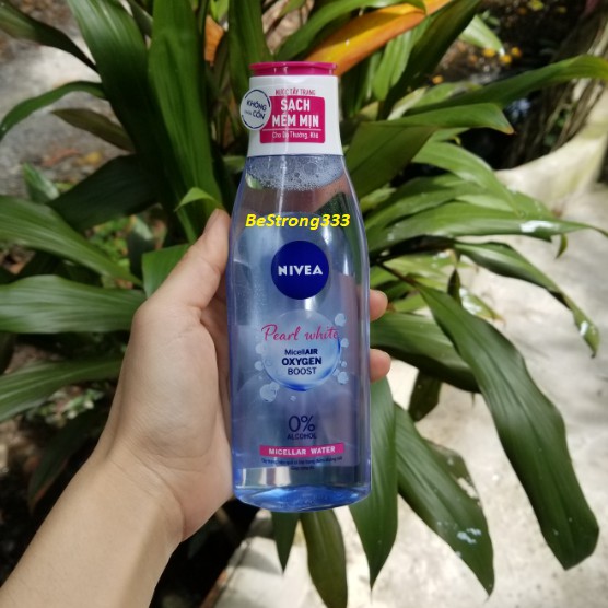 Nước tẩy trang Nivea cho da thường và da khô Extra Bright Makeup Clear Micellar Water (200ml)