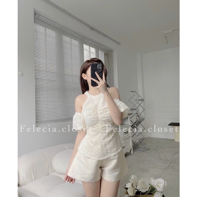 Áo hoa lông xù cổ yếm, khoét vai tiểu thư sang chảnh
