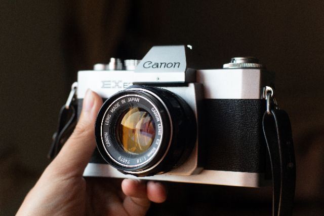Máy ảnh cổ Canon EXAuto kèm lens 50mm f1.8 tặng kèm dây đeo hoặc filter