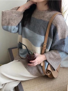 Áo len kẻ ngang