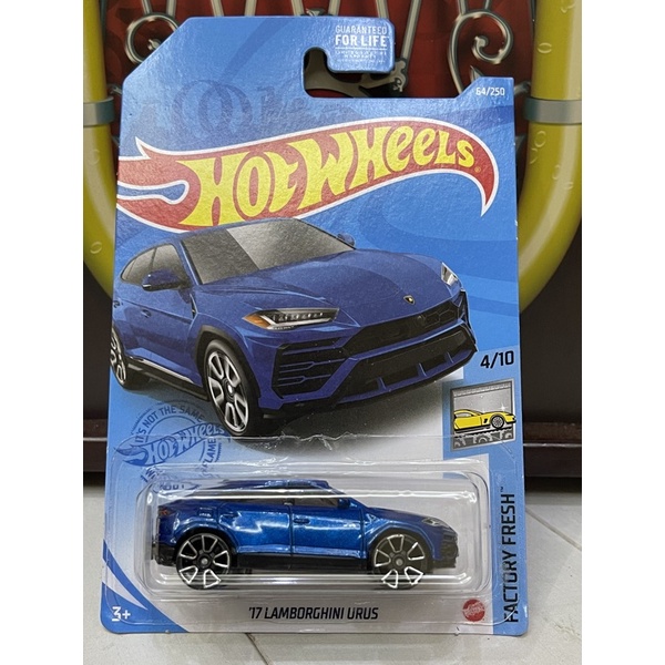 Xe mô hình đồ chơi Hotwheels cơ bản 1:64 LAMBORGHINI URUS (xanh dương, bánh hoa viền trắng)