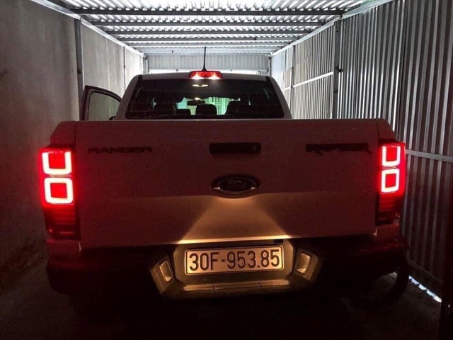 ĐÈN HẬU FORD RANGER MẪU ROVER