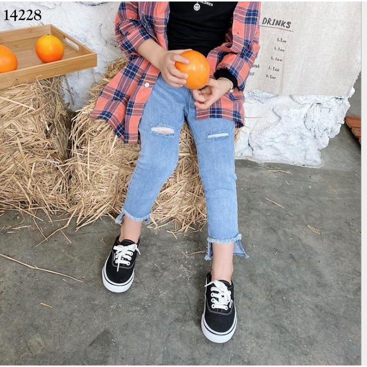 Quần Jean Denim rách gối ống côn cực sành điệu cho bé