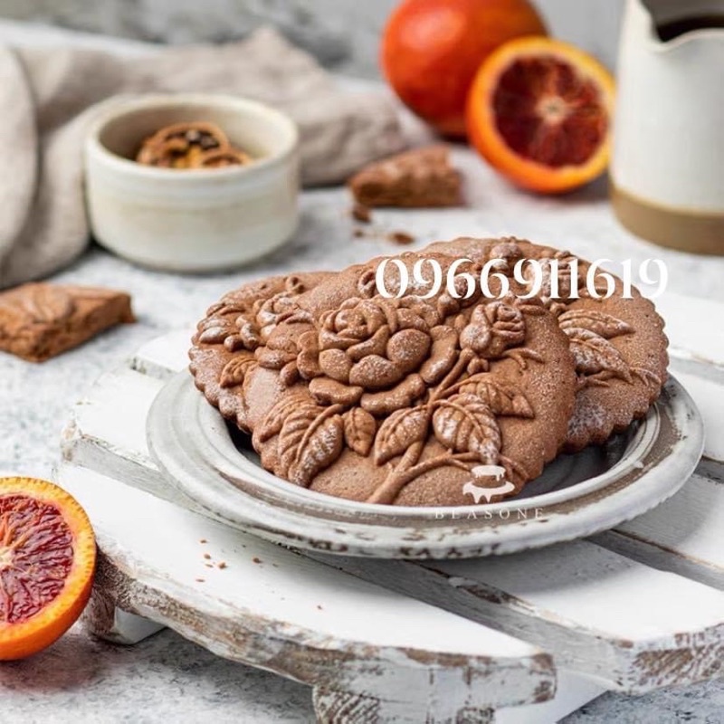 set 1 khuôn gỗ và 6 khuôn nhựa tròn làm bánh quy