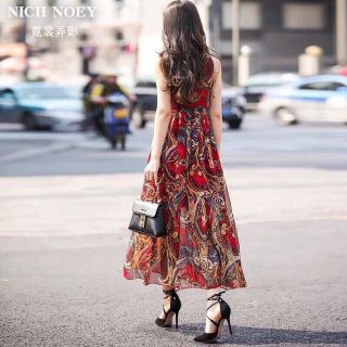 Đầm maxi họa tiết đỏ