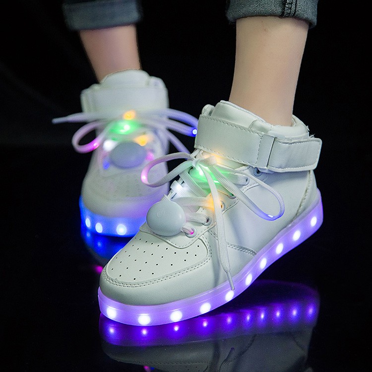 Giày Phát Sáng Màu trắng cao cổ phát sáng 7 màu 11 chế độ đèn led tặng kèm dây giày phát sasng 7 màu (video thật)