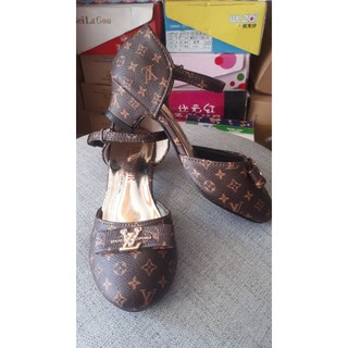 Giày bé gái sz 34-35