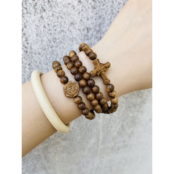 Chuỗi Vòng Trầm Hương Tốc Mix Charm Thánh Giá và Hoa Hồng dành cho khách Công Giáo