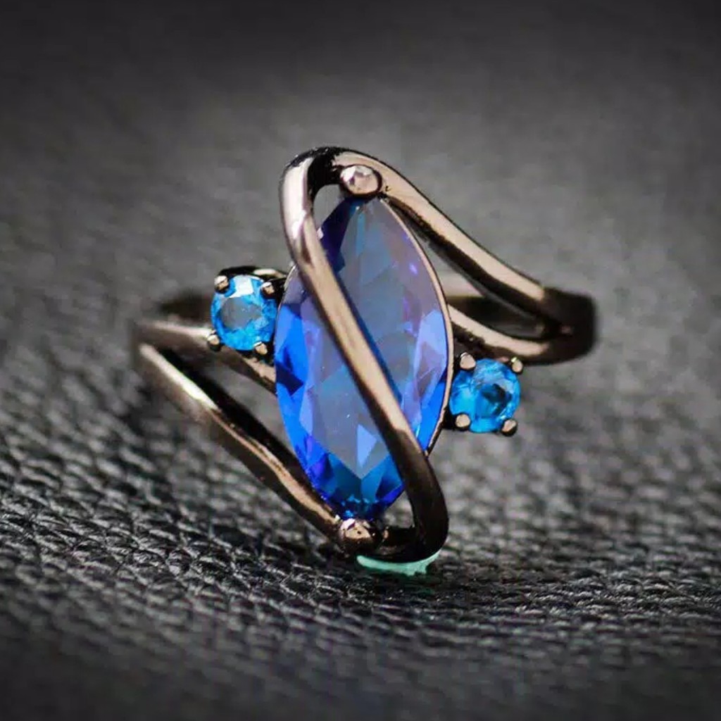 Nhẫn Đính Đá Zircon Xanh Hình Oval Sang Trọng