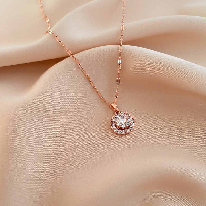 Vòng cổ đính ngọc trai giả sang trọng sành điệu