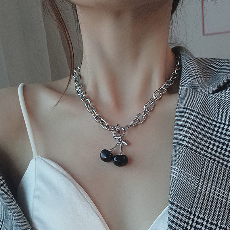 Dây Chuyền Mặt Quả Cherry Đen Phong Cách Vintage