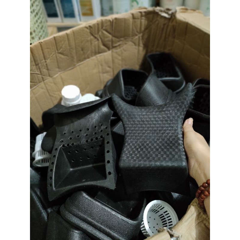 Com bo 1 thùng rác và 1 nắp cao su kê bồn gội đầu chuyên dùng cho salon tóc, kê vừa các bồn