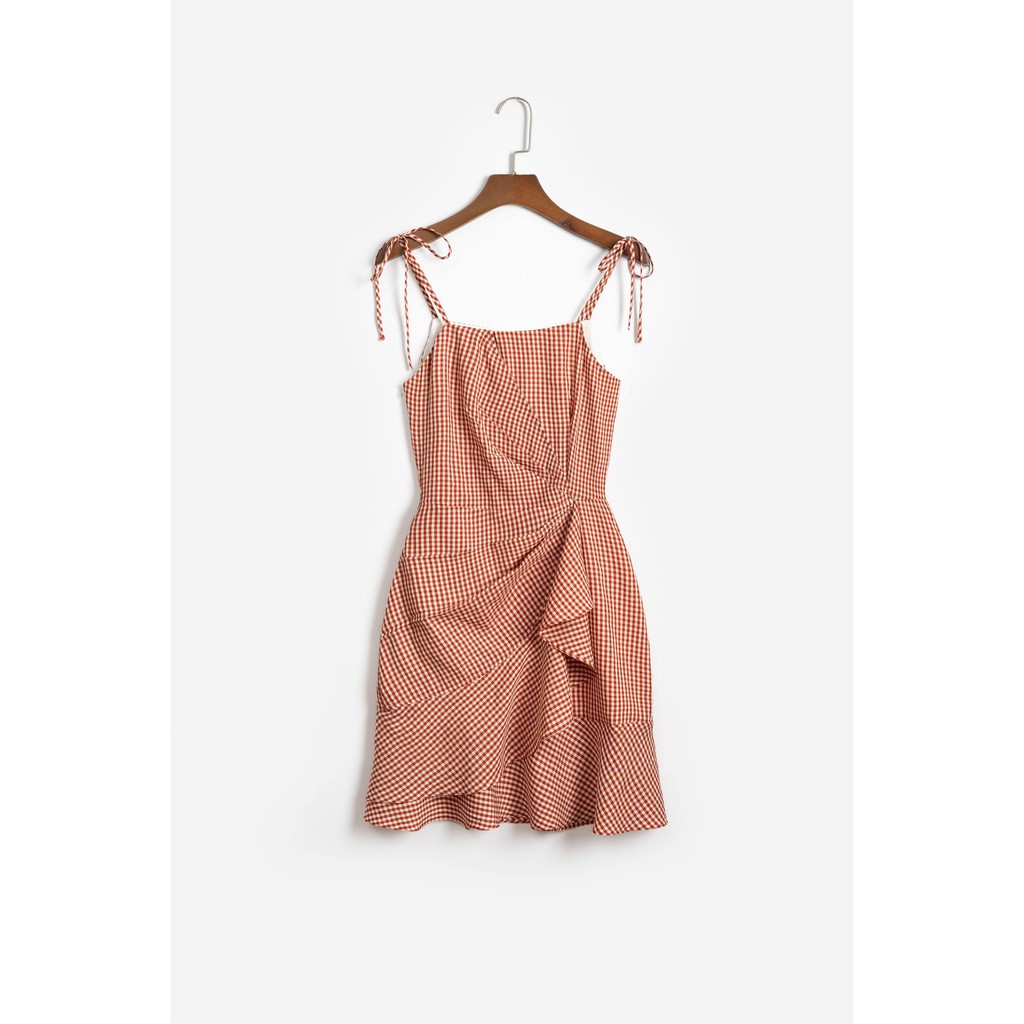 [Mã SKAMA06 giảm 8% tối đa 50K đơn 250K] Váy 2 Dây Xếp Bèo Lệch - Màu Kẻ Gingham Đỏ Chất Vải Boil [Madelen] | BigBuy360 - bigbuy360.vn