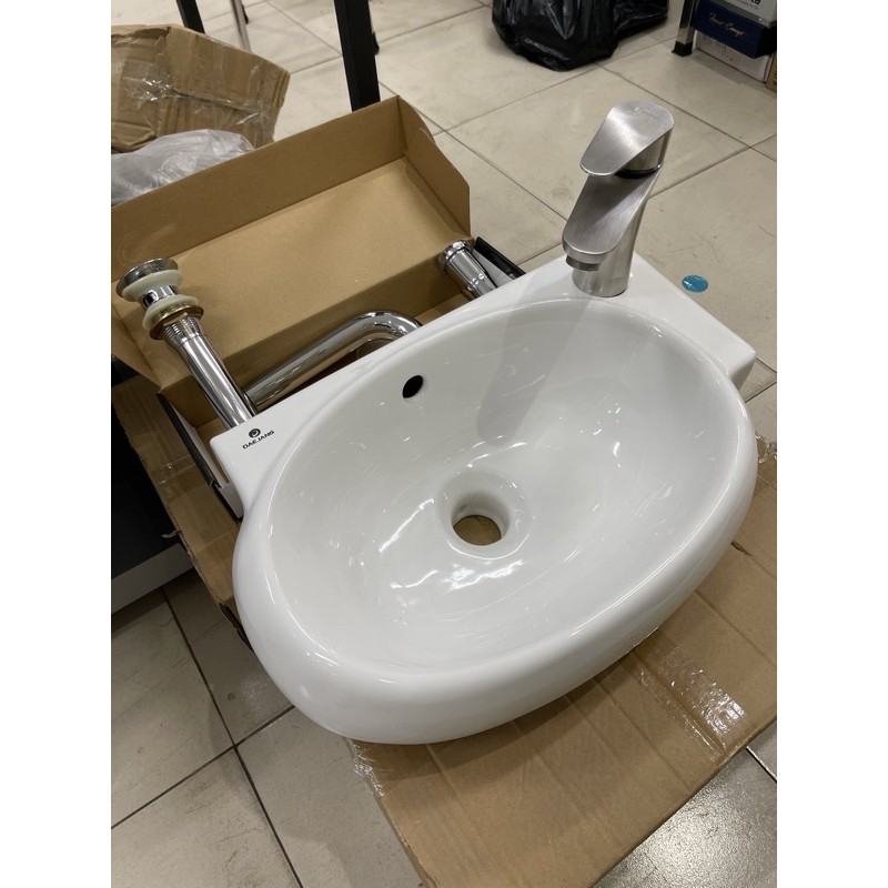 Lavabo góc mini , chậu rửa mặt nhỏ góc tưởng cho không gian chật hẹp dùng trong y tế lỗ vòi phải