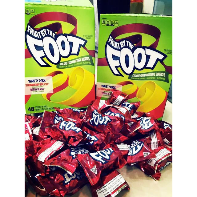 Kẹo cuộn trái cây Fruit by the FOOT 48 cuộn 1.02kg ( date 9/21)