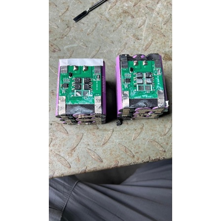 Acquy 12v chạy pin khối 3s3p 5Ah lõi pin hồng