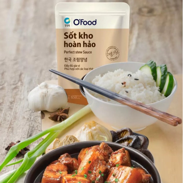 Sốt kho hoàn hảo O'Food gói 80g, chỉ cần ướp và kho, lên màu bóng đẹp, chuẩn vị dùng cho 650g thịt heo, bò, gà, cá