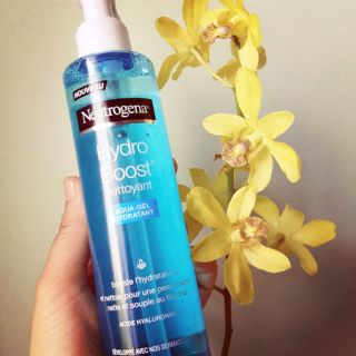 Sữa rửa mặt Neutrogena Hydro Boost Aqua gel