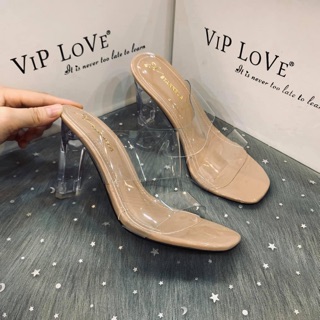 Sandal quai trong
