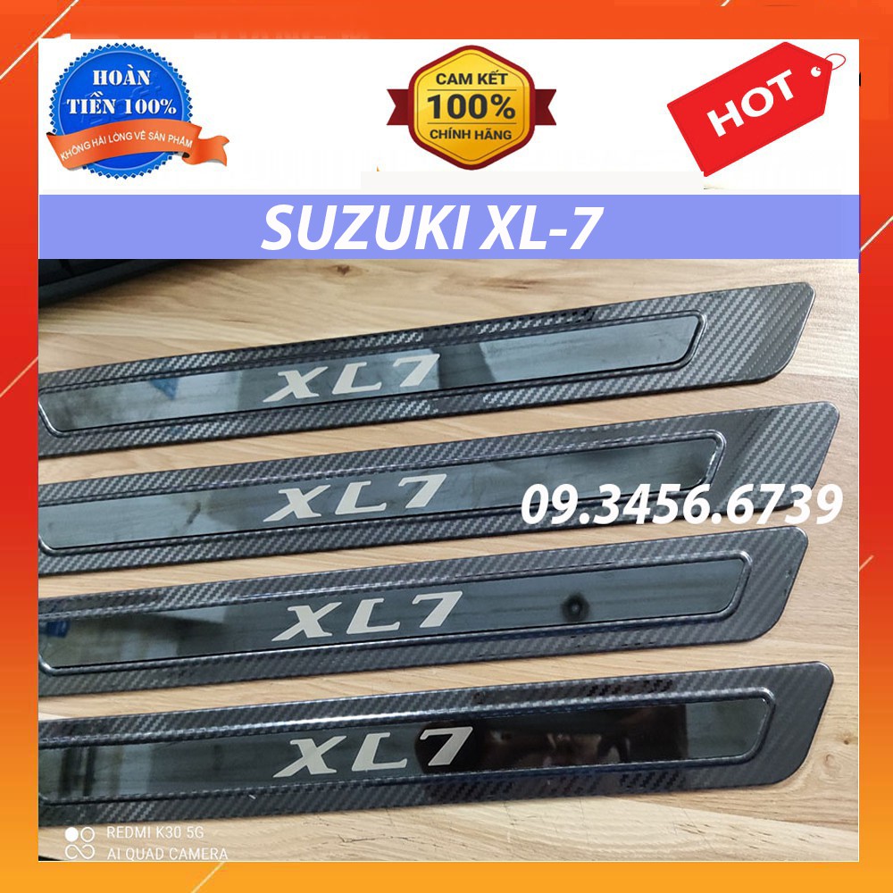 Ốp Bậc Xe Suzuki XL7, XL-7 2020 2021 Mẫu Carbon Tặng Kèm keo tăng dính