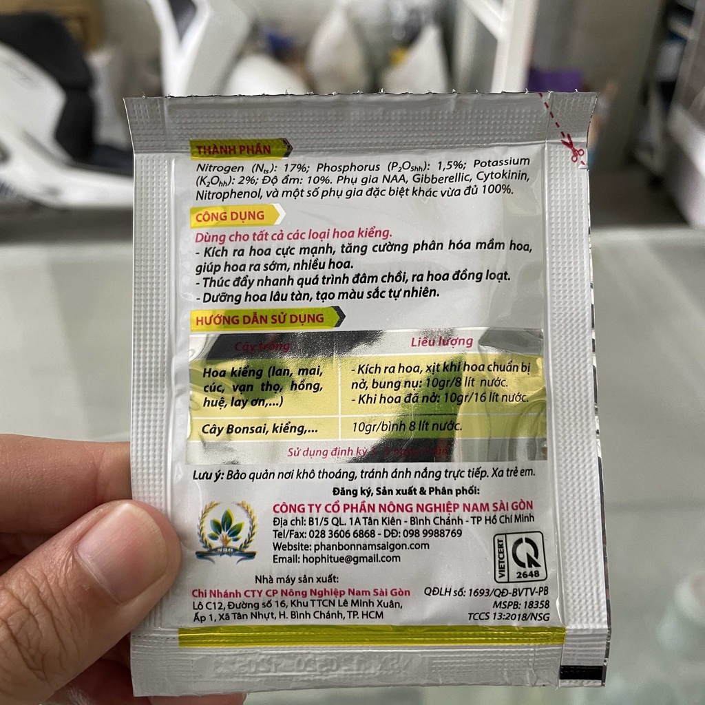 AGRO 02 - Phân bón kích ra hoa đồng loạt, to hoa, dưỡng hoa lâu tàn, tạo màu sắc tươi tắn dùng cho nhiều loại cây trồng
