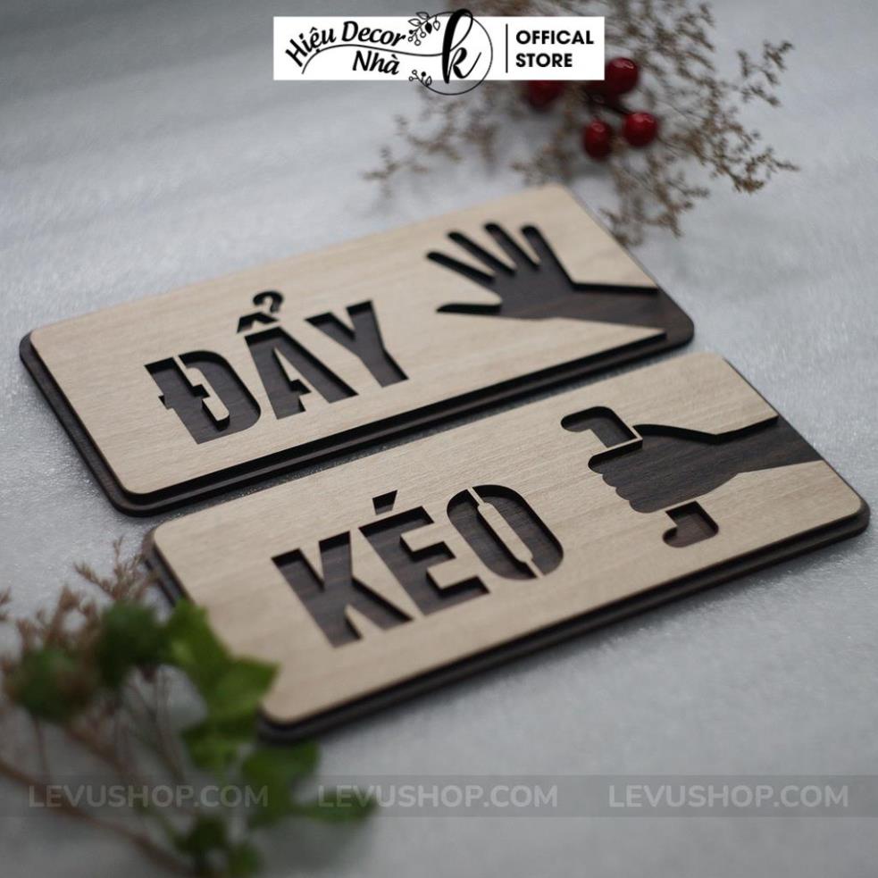 Bộ 2 bảng gỗ Kéo Đẩy trang trí dán cửa ra vào HiệuNhàK-TP06 - Hiệu Nhà K
