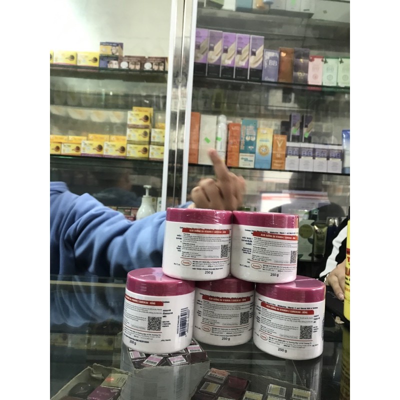 Kem dưỡng Vitamin E CAREBEAU Thái Lan 250g (Nắp hồng-Vitamin E Body Cream)