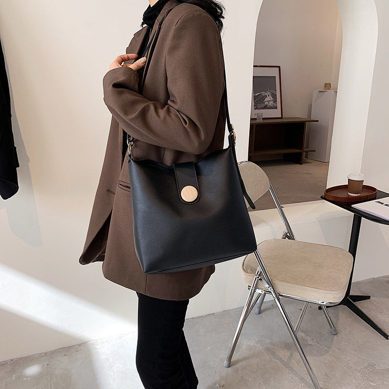 Túi Xách Cỡ Lớn Phong Cách Retro 2020 Cho Nữ | BigBuy360 - bigbuy360.vn