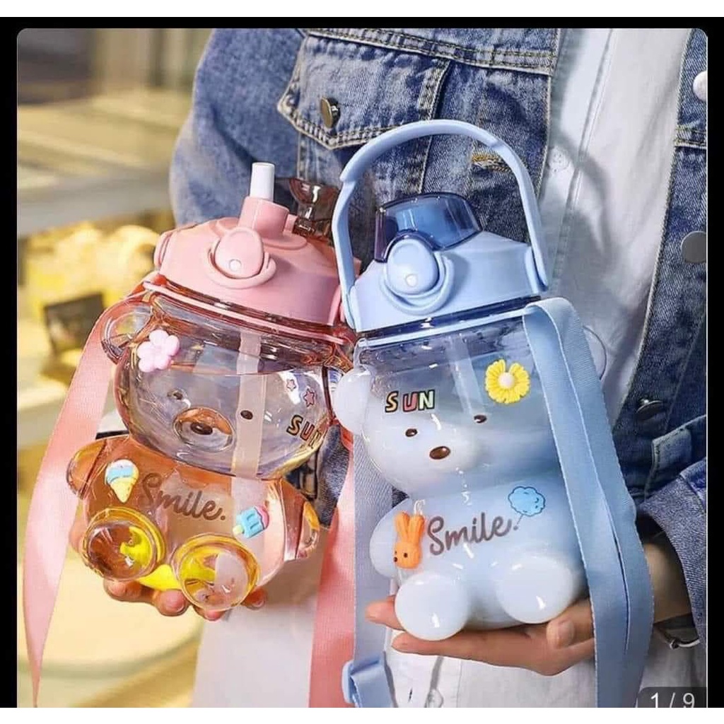 Bình nước hình con gấu dễ thương dung tích 1 lít có kèm dây đeo có tặng kèm sticker 2d và 3d