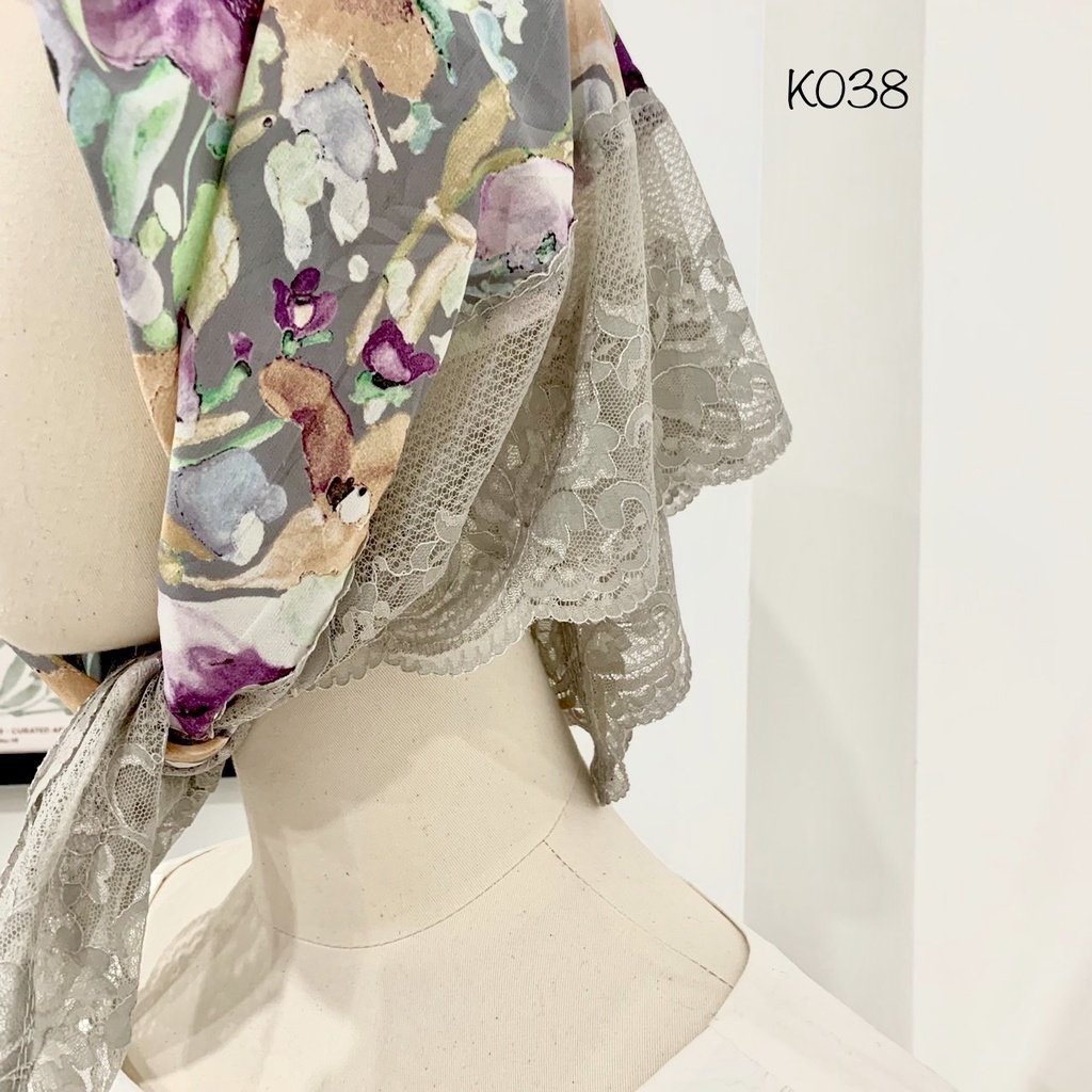 Khăn 2hand vintage vuông Nhật. Hoạ tiết hoa, bản ren. Size: 68*68 cm