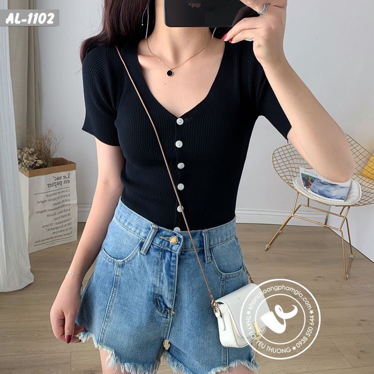 Áo Thun Tay Ngắn Dáng Ôm Phối Cúc Nữ Tính TTSL0237