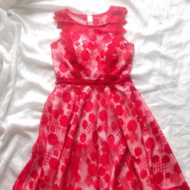 Đầm ren thiết kế