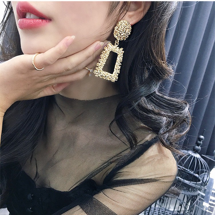 Bông tai kim loại thiết kế đơn giản thời trang nữ