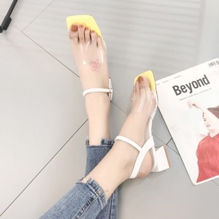 Sandal quai trong