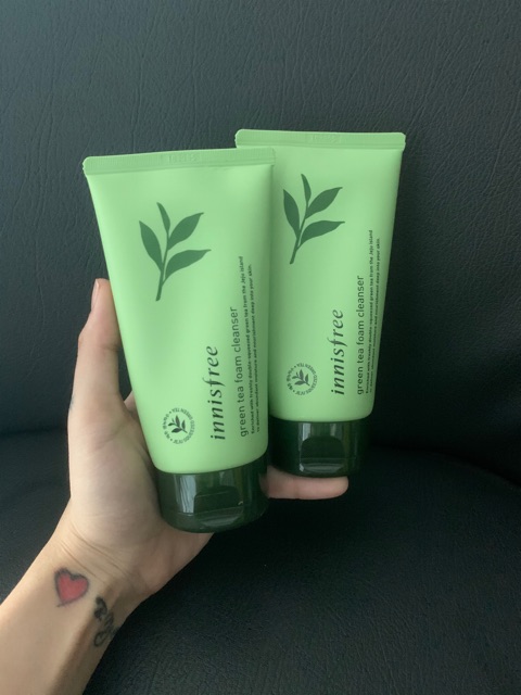 Sữa rửa mặt Innisfree GREEN TEA & JEJU VOLCANIC PORE Cleansing Foam