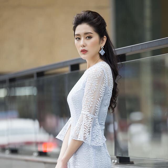 Đầm body Elise size M màu xanh nhạt
