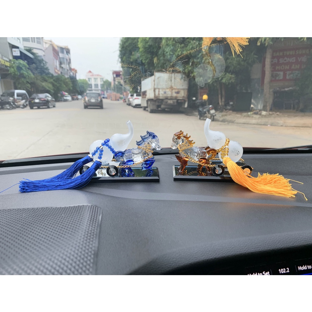 Tượng mã kéo hồ lô thủy tinh pha lê trang trí taplo xe hơi có kèm nước hoa