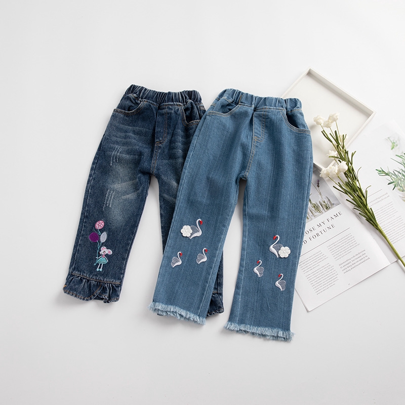 Quần Jeans Ống Loe Thêu Hoa Cho Bé Gái