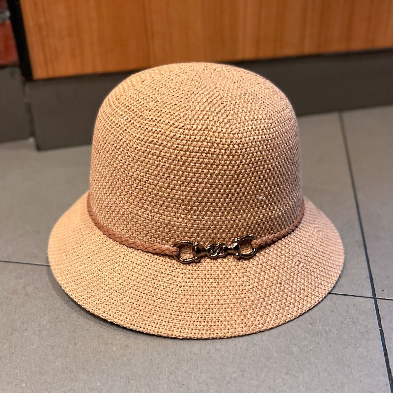 Nón Thời Trang Chống Nắng Viền Dây Tag Khóa Móc