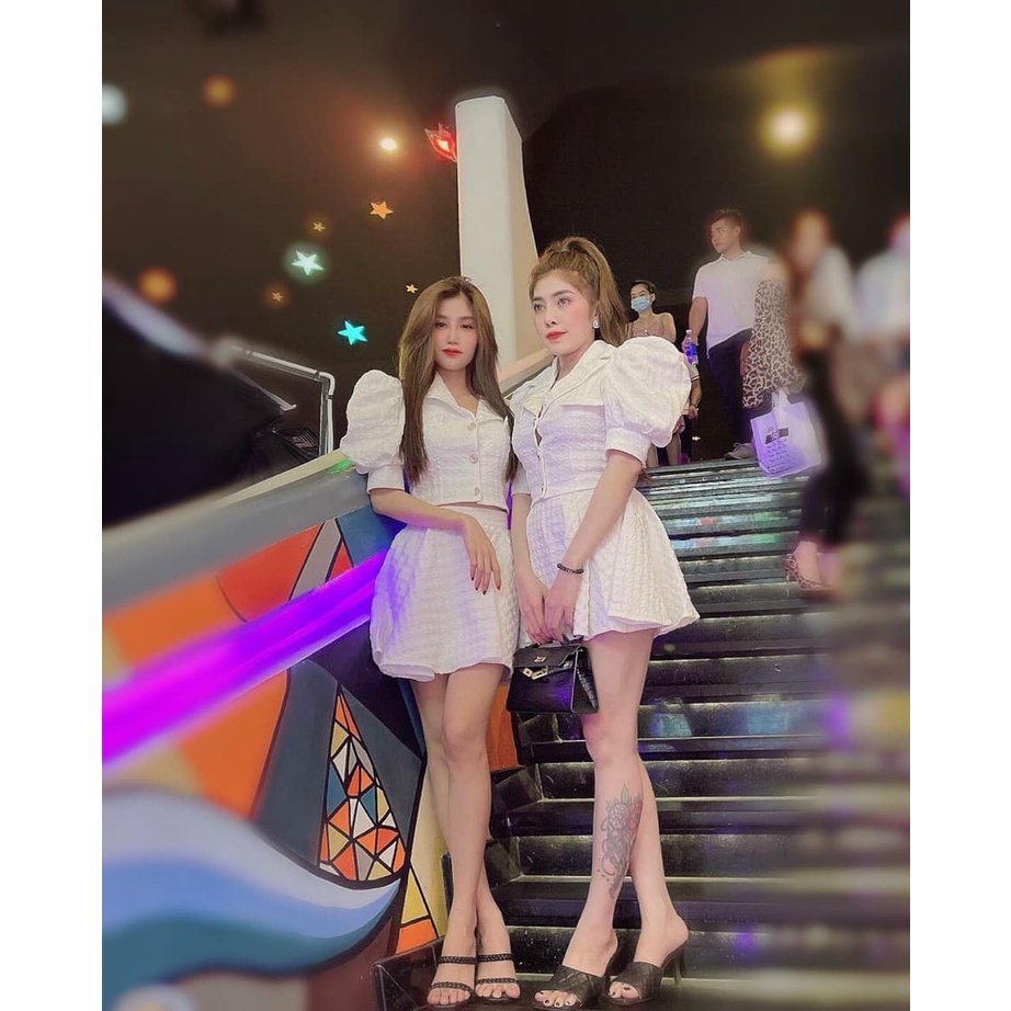 Set Áo croptop cổ vest tay dài kết hợp chân váy kiểu xếp li caro đỏ vàng trắng và hồng thời thượng sang trọng | BigBuy360 - bigbuy360.vn