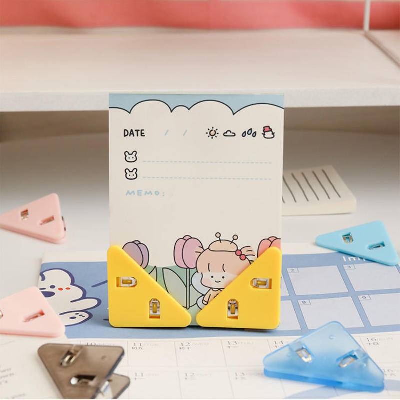 ⭐ iLado ⭐ 【1 PC】 Kẹp tài liệu mini Tam giác kẹp giữ Kẹp Bướm kẹp nhựa Văn phòng phẩm trong suốt nhiều màu màu đặc Học Sinh kẹp giấy đồ dùng học tập Acrylic Tiện Dụng Cho Học Sinh cho trường học văn phòng dễ thương