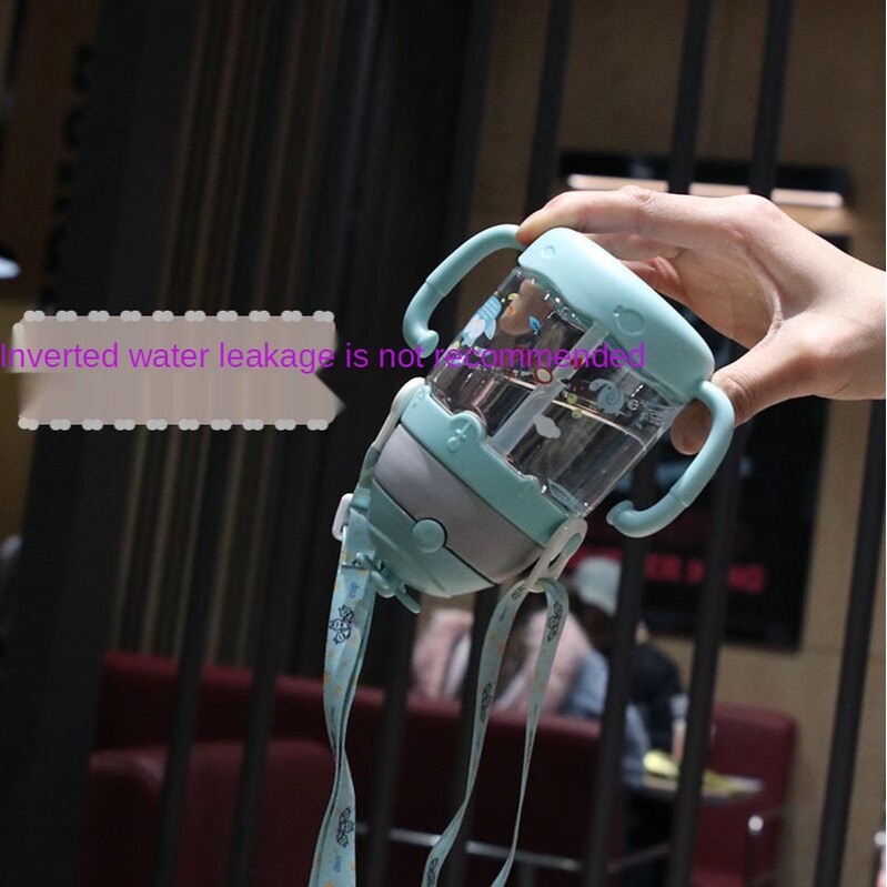 Bình Nước Có Tay Cầm Và Ống Hút Tiện Lợi Cho Bé